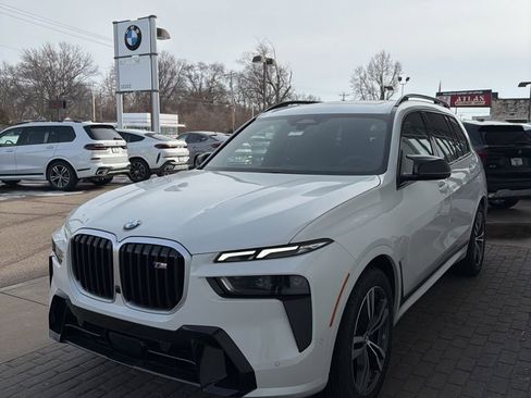 New 2026 BMW X7 M60i w/ Climate Comfort Package image 3