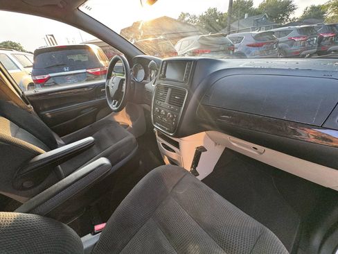 Used 2019 Dodge Grand Caravan SE image 19