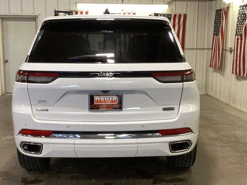 Used 2023 Jeep Grand Cherokee Overland w/ Luxury Tech Group IV AWD/4WD image 5