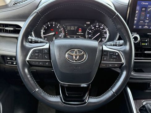 Used 2021 Toyota Highlander Platinum image 18