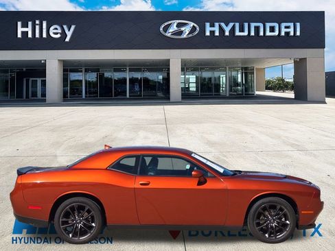 Used 2022 Dodge Challenger SXT w/ Plus Package image 3