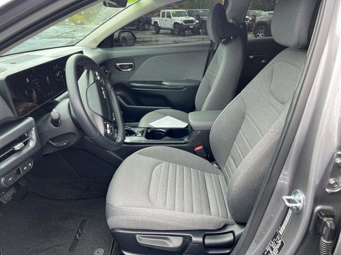Used 2025 Kia K4 EX image 17