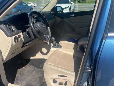 Used 2017 Volkswagen Tiguan SEL AWD/4WD image 9