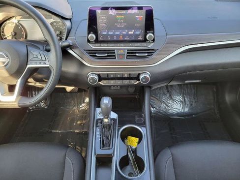 Used 2024 Nissan Altima 2.5 SV image 17