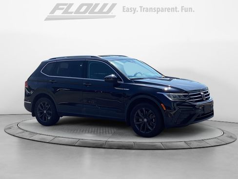 Used 2022 Volkswagen Tiguan SE FWD image 1