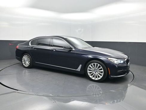 Used 2018 BMW 740i w/ Executive Package RWD image 42