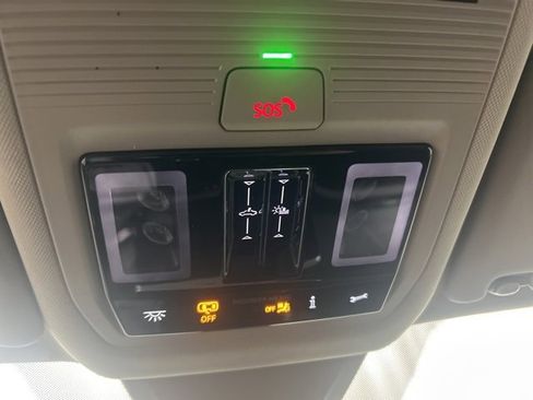 Used 2025 Volkswagen Atlas Peak Edition SE image 22