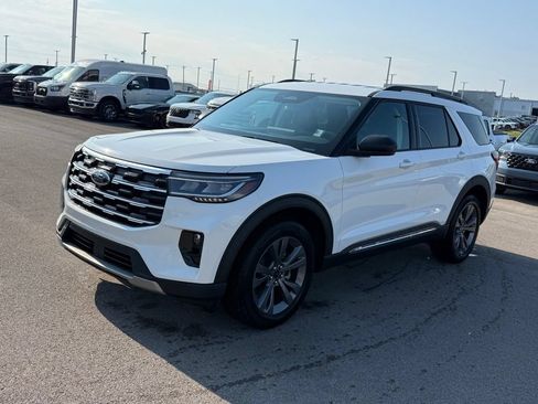 Used 2025 Ford Explorer Active w/ Active Comfort Package AWD/4WD image 21