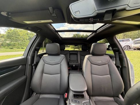 Used 2025 Cadillac XT5 Premium Luxury w/ Technology Package AWD/4WD image 35