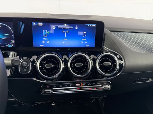 Used 2025 Mercedes-Benz GLA 250 image 22