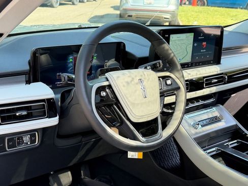 New 2026 Lincoln Aviator AWD w/ Jet Appearance Package image 16