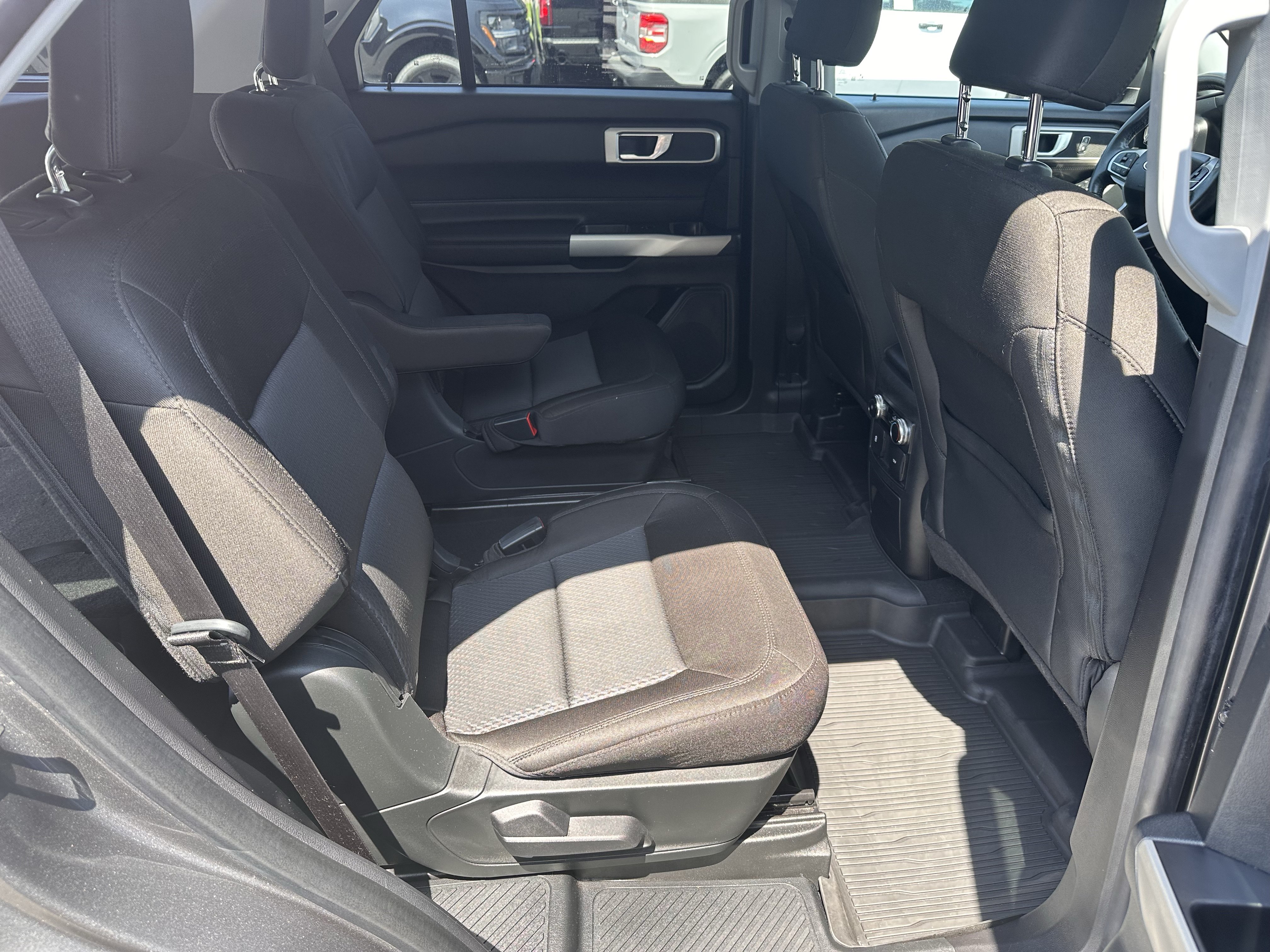 Used 2022 Ford Explorer XLT AWD/4WD image 16