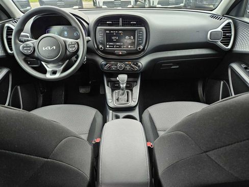 Certified 2025 Kia Soul LX FWD image 15