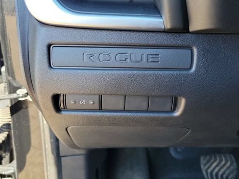 Used 2023 Nissan Rogue FWD image 10