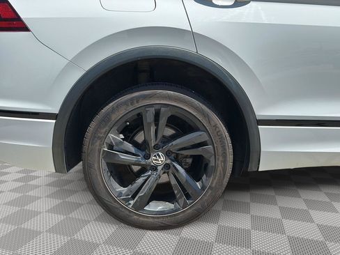 Used 2022 Volkswagen Tiguan SE R-Line AWD/4WD image 11