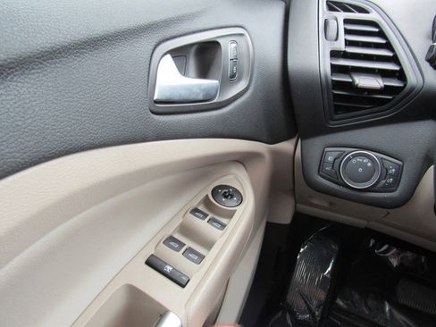 Used 2018 Ford Escape SE w/ Ford Safe & Smart Package FWD image 35