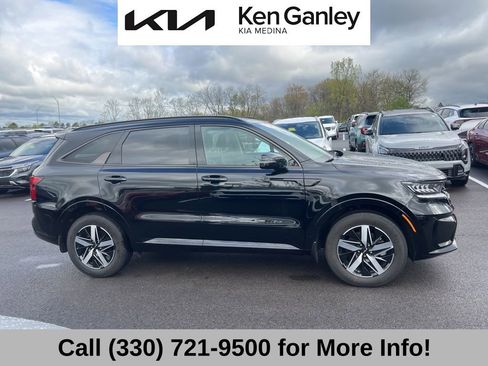 Certified 2022 Kia Sorento EX w/ Panoramic Sunroof Package FWD image 5