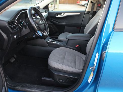 Used 2020 Ford Escape SE image 12