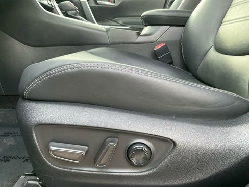 Used 2022 Toyota RAV4 XLE Premium image 23