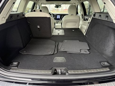 Used 2024 Volvo V60 B5 Cross Country Plus image 39