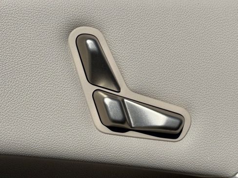 Used 2025 BMW iX xDrive50 image 20