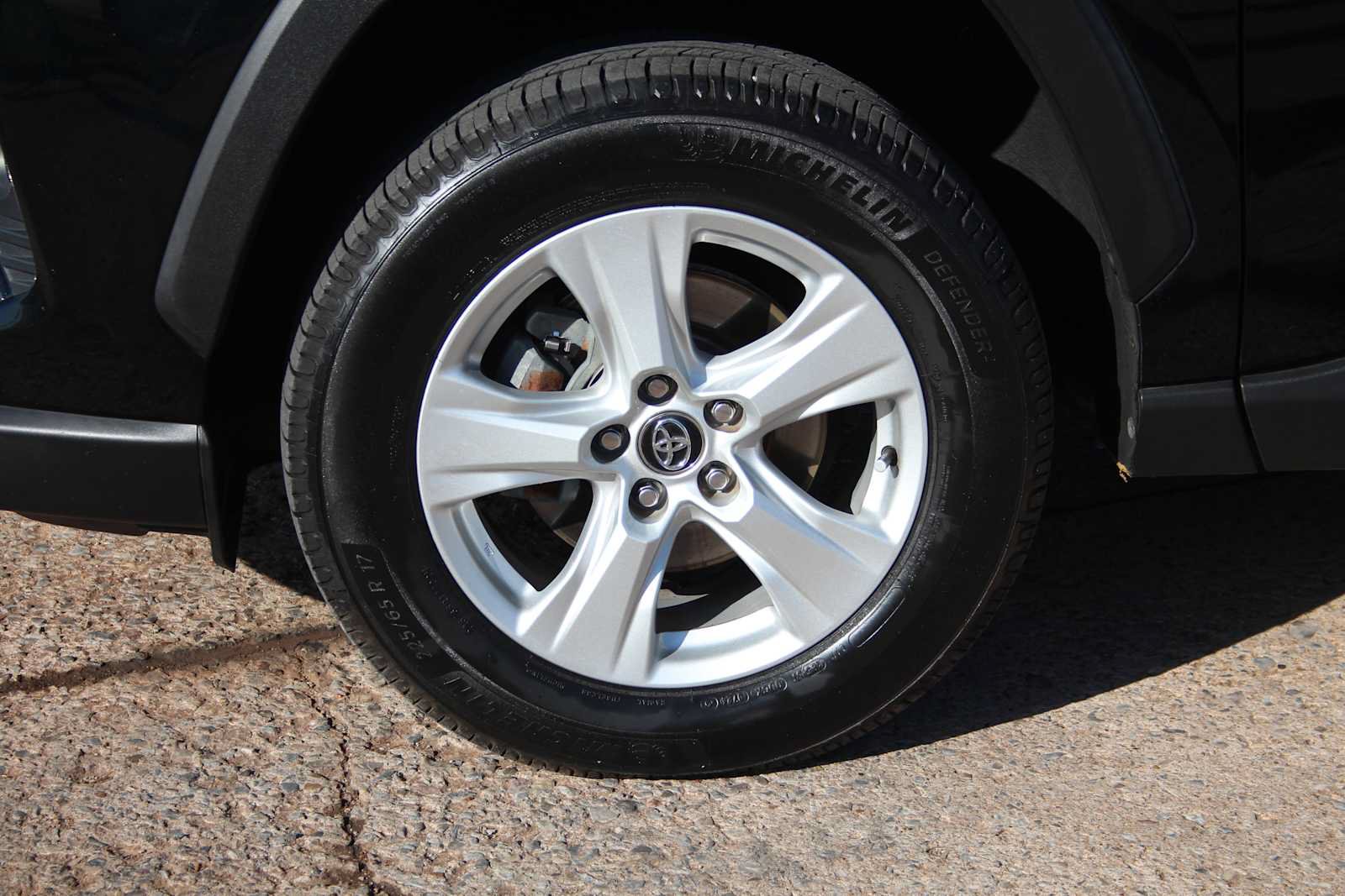 Used 2020 Toyota RAV4 XLE FWD image 18