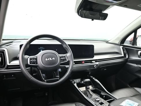 Certified 2024 Kia Sorento S w/ Panoramic Sunroof Package AWD/4WD image 11