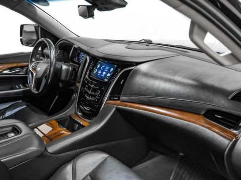 Used 2018 Cadillac Escalade Luxury RWD image 19