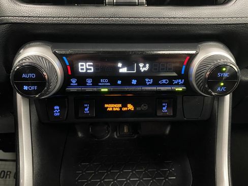 Used 2022 Toyota RAV4 XLE image 25