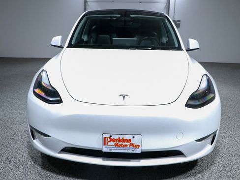 Used 2024 Tesla Model Y Long Range AWD/4WD image 4