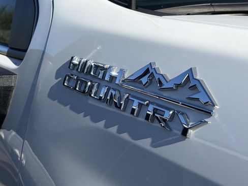 Used 2024 Chevrolet Silverado 2500 High Country w/ High Country Premium Package AWD/4WD image 5