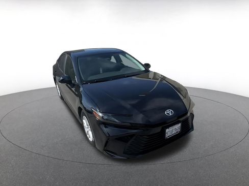 Used 2025 Toyota Camry LE image 3