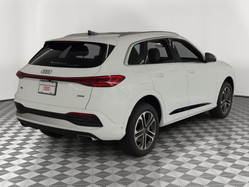Used 2025 Audi Q5 Premium w/ Convenience Package AWD/4WD image 9