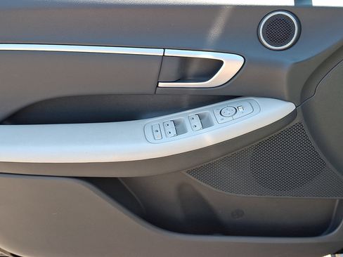 Used 2025 Hyundai Sonata SEL FWD image 23