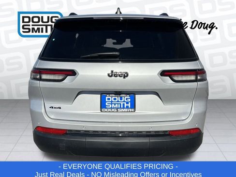 New 2025 Jeep Grand Cherokee L Laredo image 30