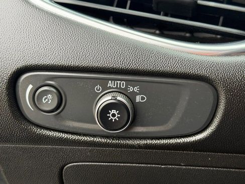 Used 2018 Chevrolet Malibu LT FWD image 32