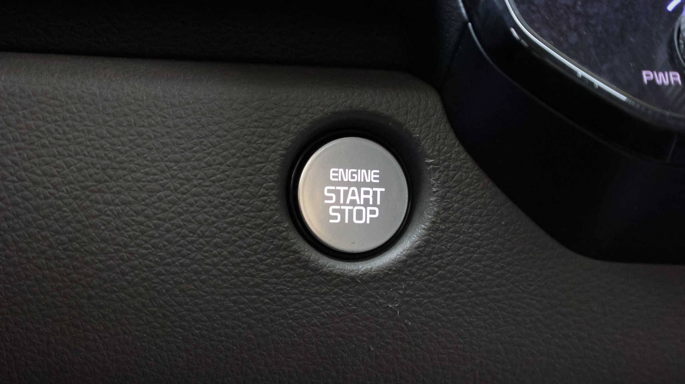 Used 2025 Kia Carnival FWD image 22