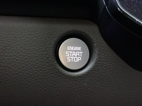 Used 2025 Kia Carnival FWD image 22