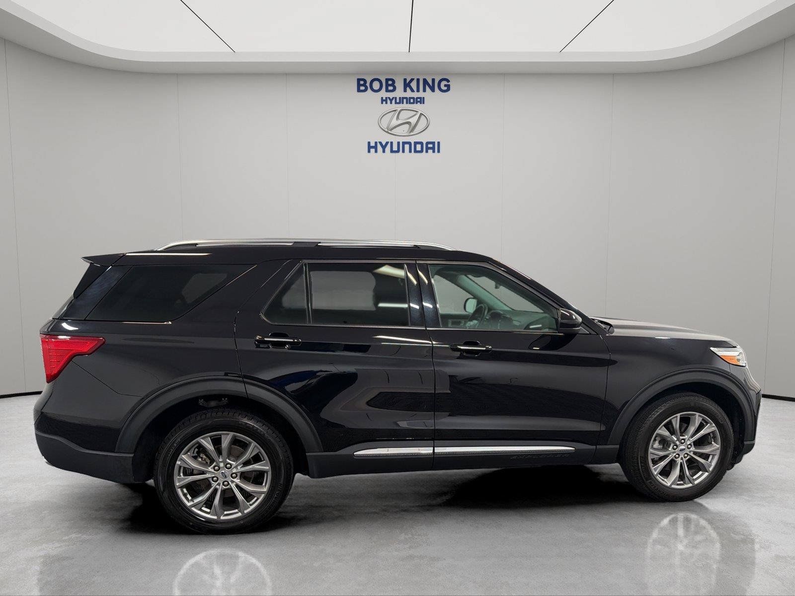 Used 2024 Ford Explorer Limited AWD/4WD image 6