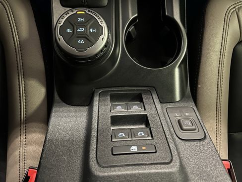 Used 2023 Ford Bronco Wildtrak image 17