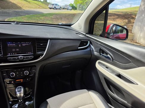 Used 2022 Buick Encore Preferred w/ Safety Package image 12