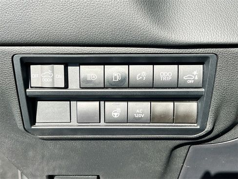 Used 2022 Toyota Tundra Limited image 8