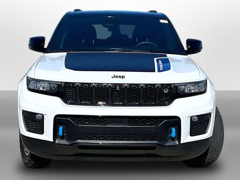 Used 2022 Jeep Grand Cherokee Trailhawk w/ Advanced Protech Group II AWD/4WD image 3