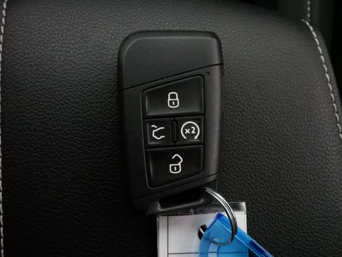 Certified 2022 Volkswagen Tiguan SE image 33