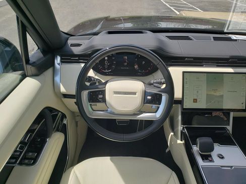 New 2026 Land Rover Range Rover Long Wheelbase SE AWD/4WD image 13