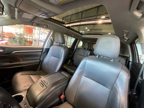 Used 2015 Toyota Highlander Limited Platinum image 10