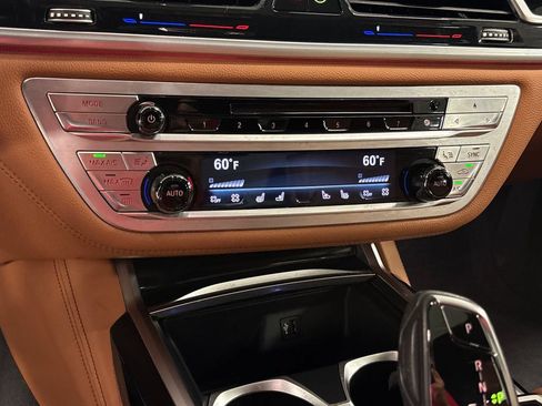 Used 2018 BMW 740i xDrive AWD/4WD image 39