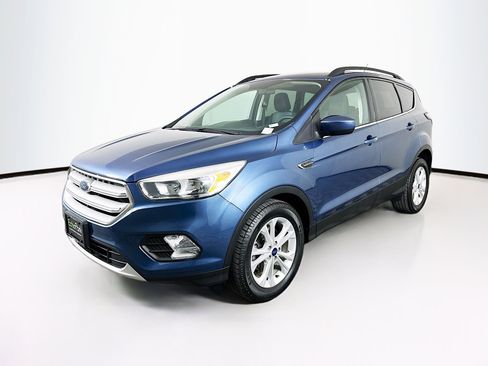 Used 2018 Ford Escape SE image 3