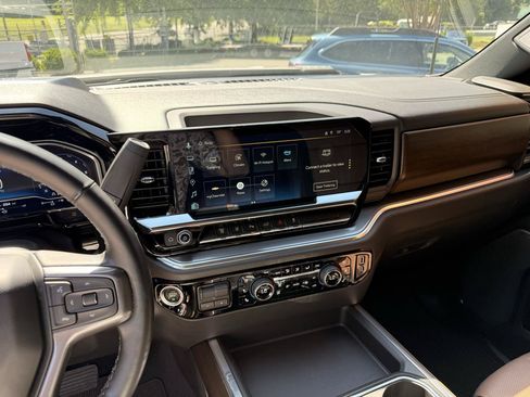 Used 2024 Chevrolet Silverado 2500 High Country w/ Technology Package AWD/4WD image 14