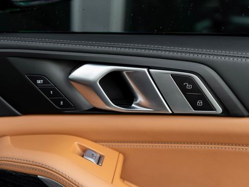 Used 2023 BMW X7 M60i image 44